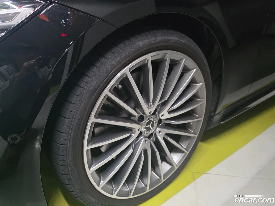 Mercedes-Benz S-Class S500L 4MATIC 2025 — thumbnail 4