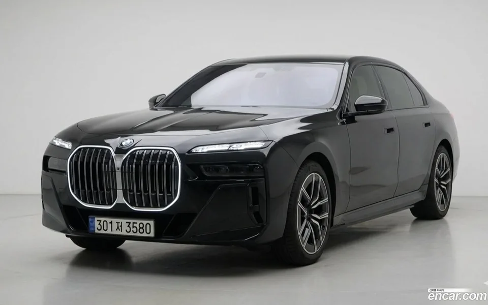 BMW 7 Series 740d xDrive M 2024 — thumbnail 3
