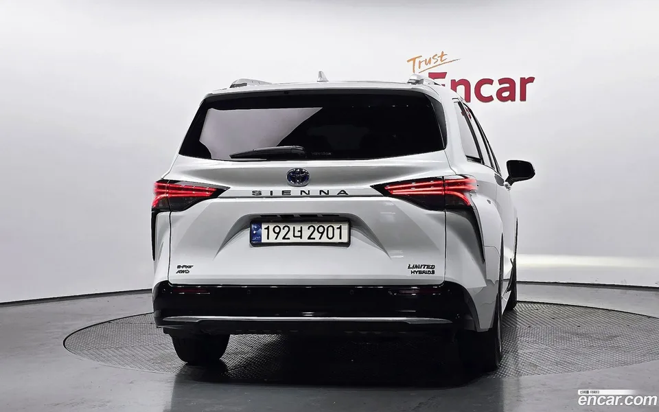Toyota Sienna 2.5 AWD 2023 — thumbnail 4