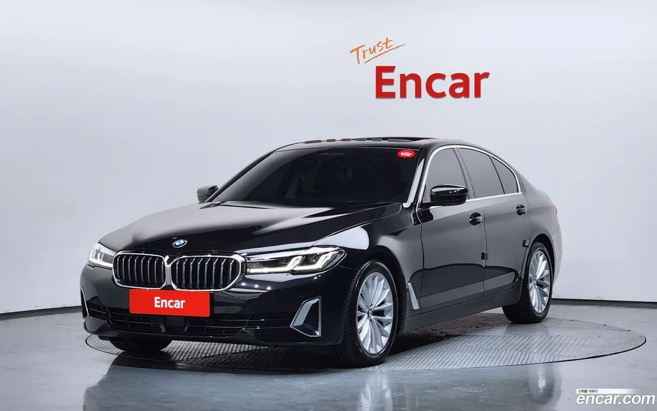BMW 5 Series 520i 2022 — фото 1, купить с доставкой в Москву
