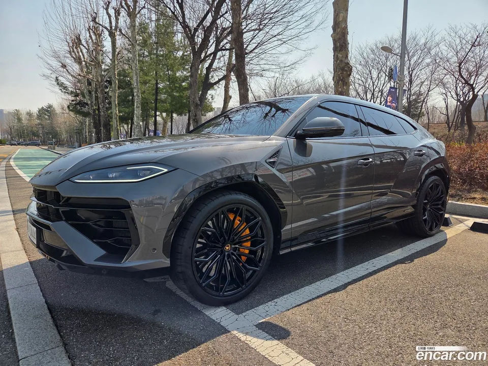 Lamborghini Urus 4.0 V8 SE 2025 — фото 1, купить с доставкой в Москву