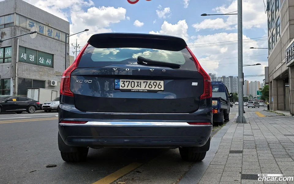 Volvo XC90 T8 2024 — thumbnail 2