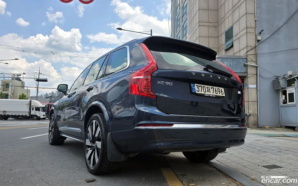 Volvo XC90 T8 2024 — thumbnail 4