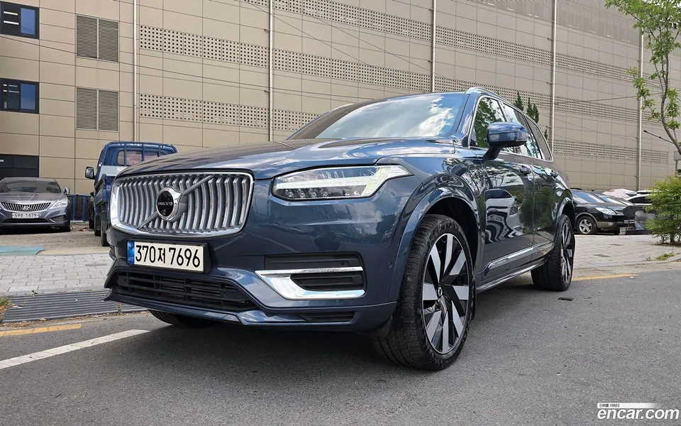 Volvo XC90 T8 2024 — photo 1, buy with delivery to Moscow