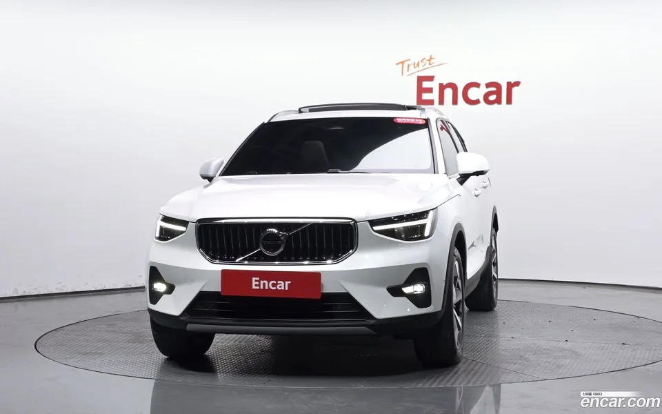 Volvo XC40 B4 2024 — thumbnail 3