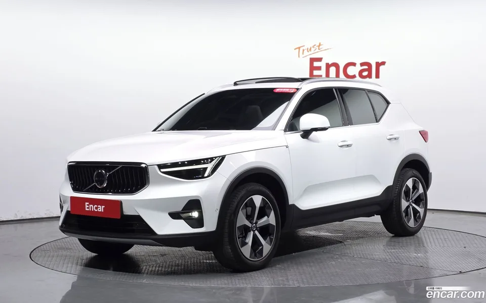 Volvo XC40 B4 2024 — photo 1, buy with delivery to Moscow
