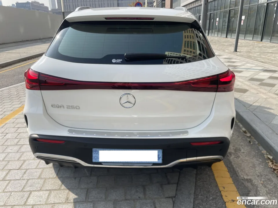 Mercedes-Benz EQA EQA250 AMG 2025 — thumbnail 4