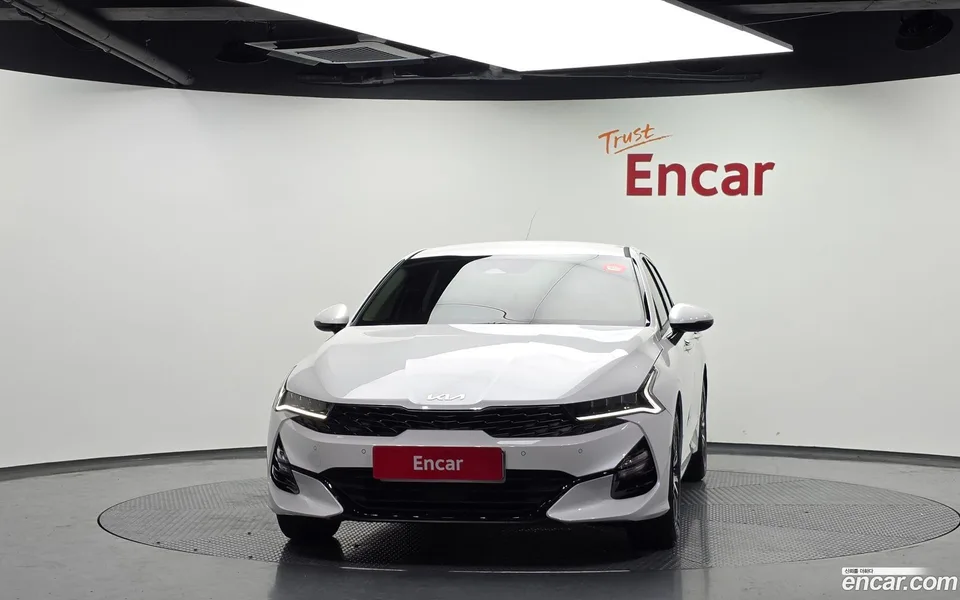 Kia K5 2.0 2023 — thumbnail 3