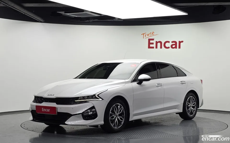 Kia K5 2.0 2023 — photo 1, buy with delivery to Moscow