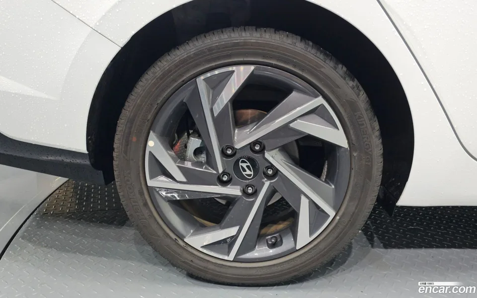 Hyundai Avante CN7 Hybrid 2025 — миниатюра 2