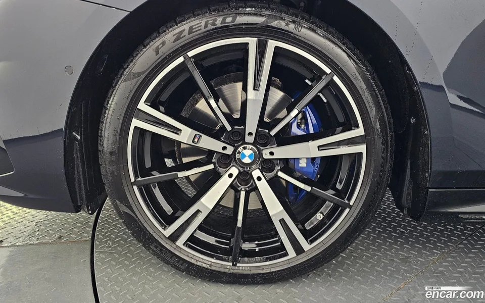 BMW 5 Series 530i xDrive M 2025 — thumbnail 2
