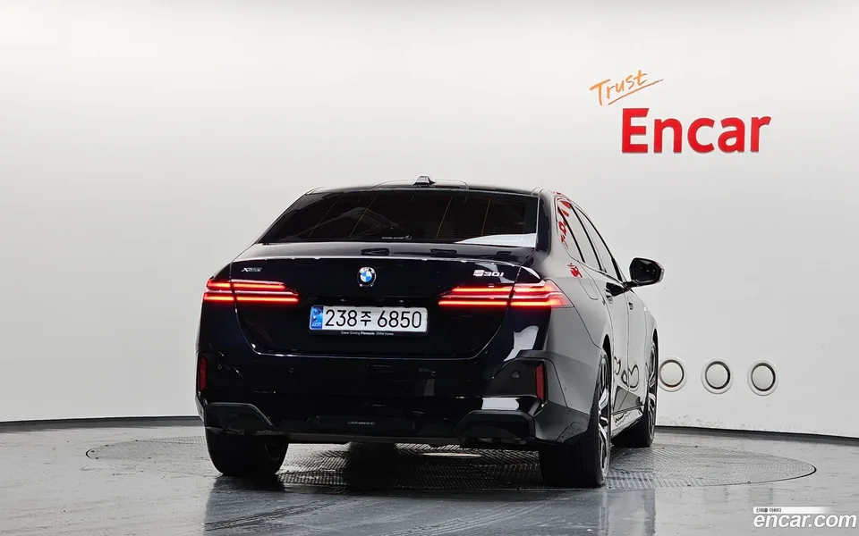 BMW 5 Series 530i xDrive M 2025 — thumbnail 4