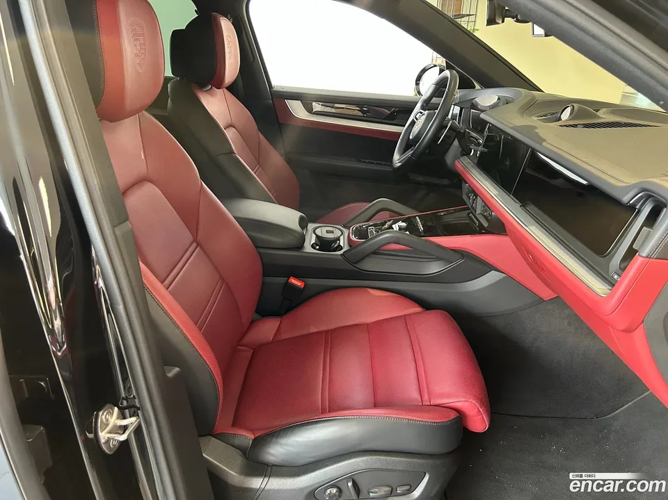 Porsche Cayenne 3.0 2023 — миниатюра 2