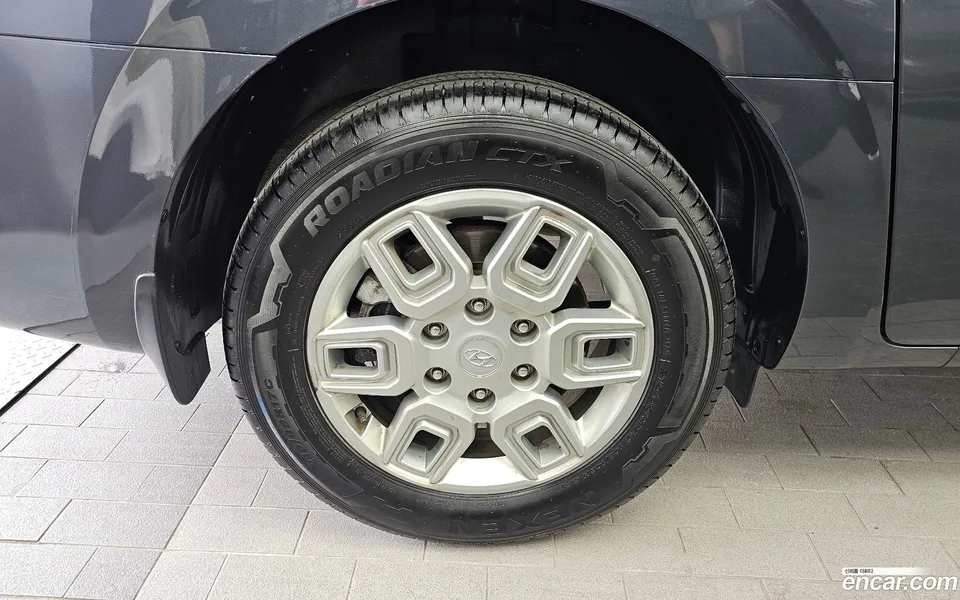 Hyundai Staria L3.5 5 2023 — thumbnail 2