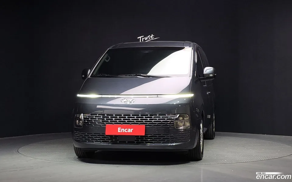 Hyundai Staria L3.5 5 2023 — thumbnail 3