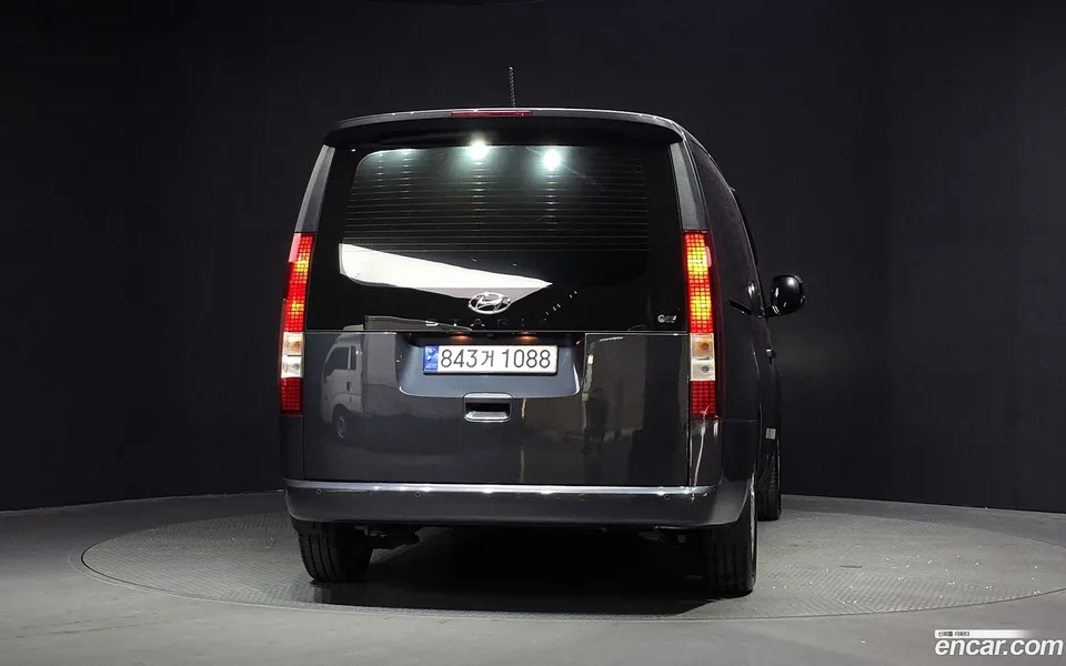 Hyundai Staria L3.5 5 2023 — thumbnail 4