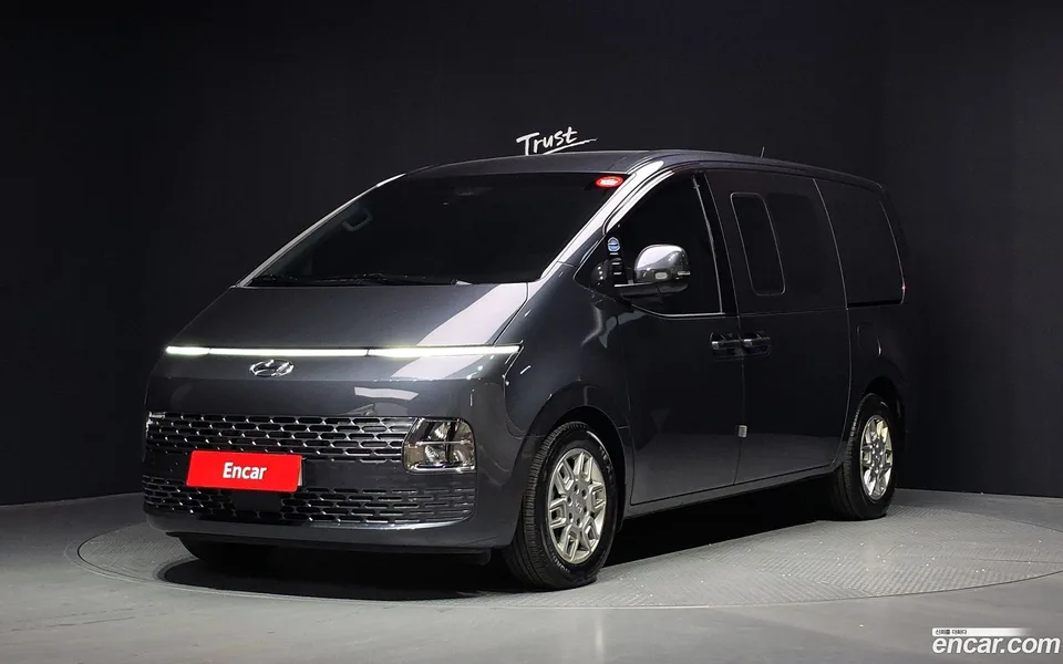 Hyundai Staria L3.5 5 2023 — photo 1, buy with delivery to Moscow