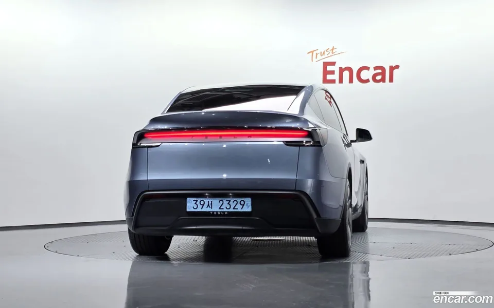 Tesla Model Y RWD 2025 — thumbnail 4