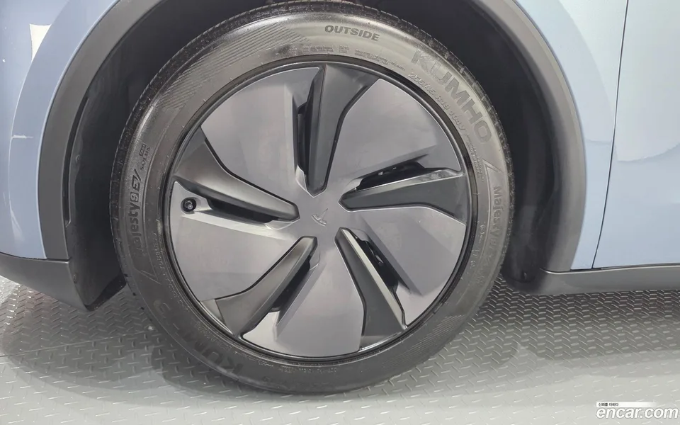 Tesla Model Y RWD 2025 — thumbnail 5