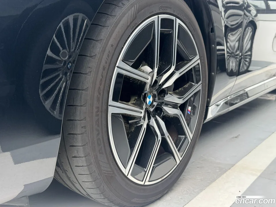 BMW 7 Series 740d xDrive M 2024 — thumbnail 2