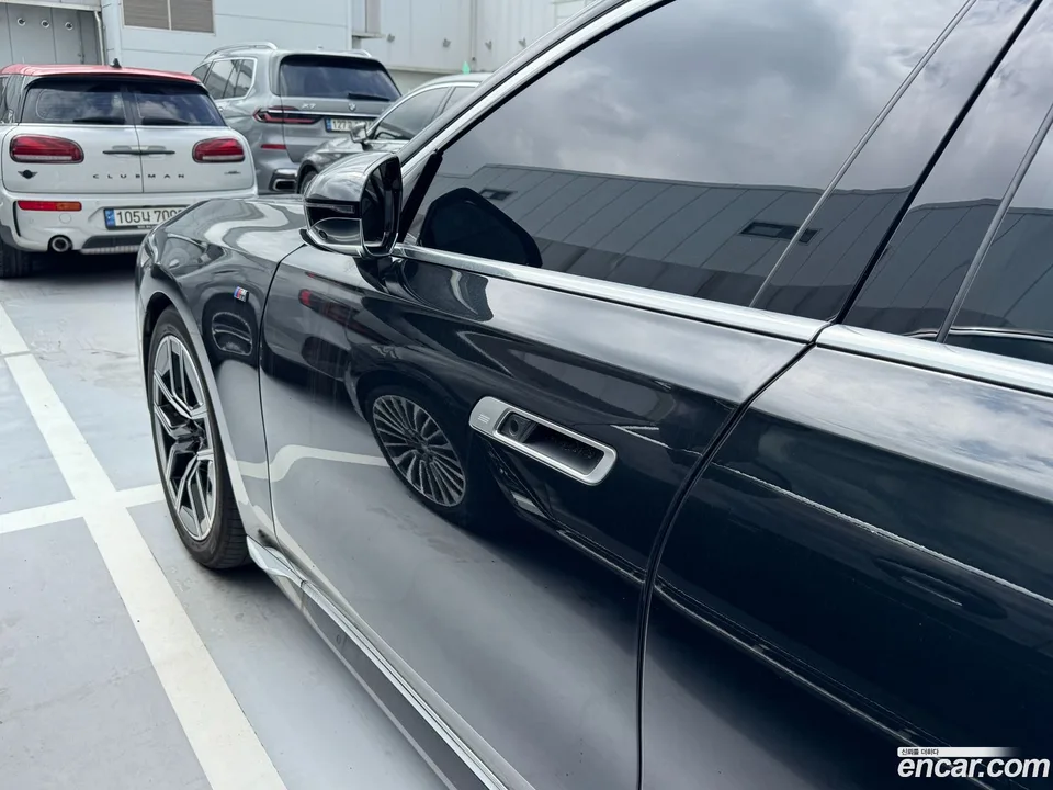 BMW 7 Series 740d xDrive M 2024 — thumbnail 3