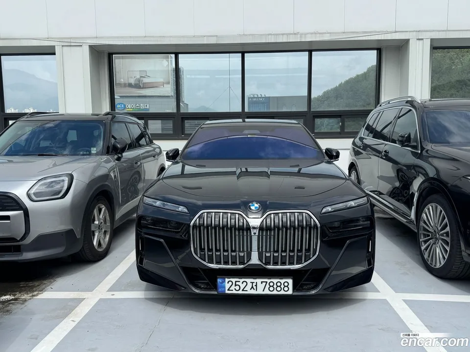 BMW 7 Series 740d xDrive M 2024 — photo 1, buy with delivery to Moscow