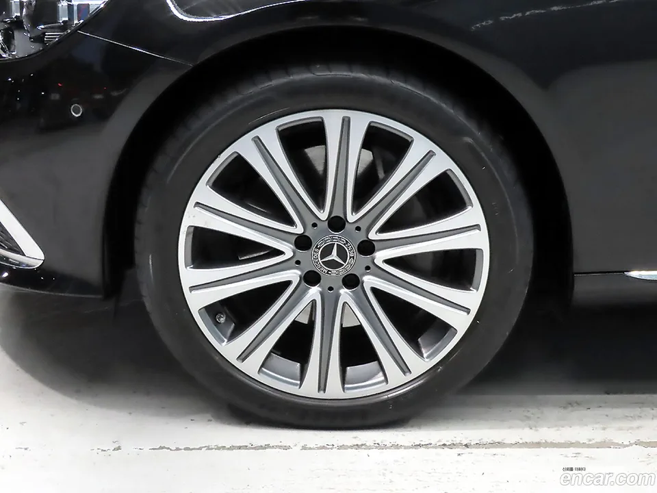 Mercedes-Benz E-Class E350 4MATIC 2023 — thumbnail 2