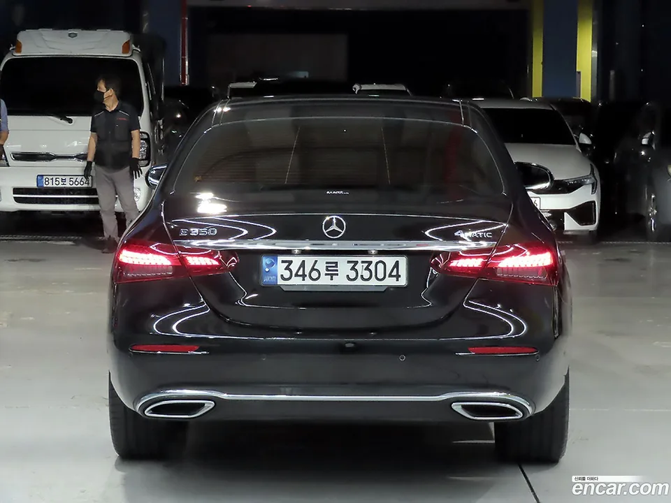 Mercedes-Benz E-Class E350 4MATIC 2023 — thumbnail 4