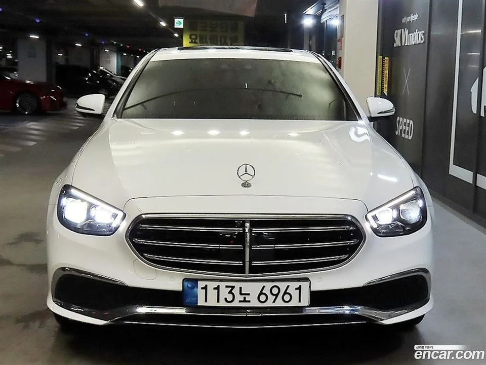 Mercedes-Benz E-Class E300e 4MATIC 2022 — thumbnail 2