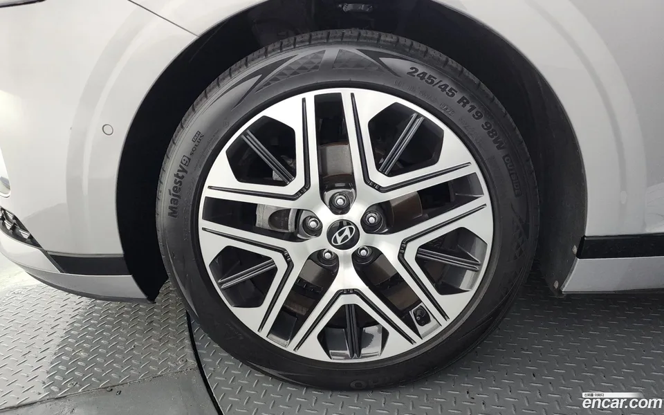 Hyundai Grandeur Hybrid 2023 — thumbnail 2