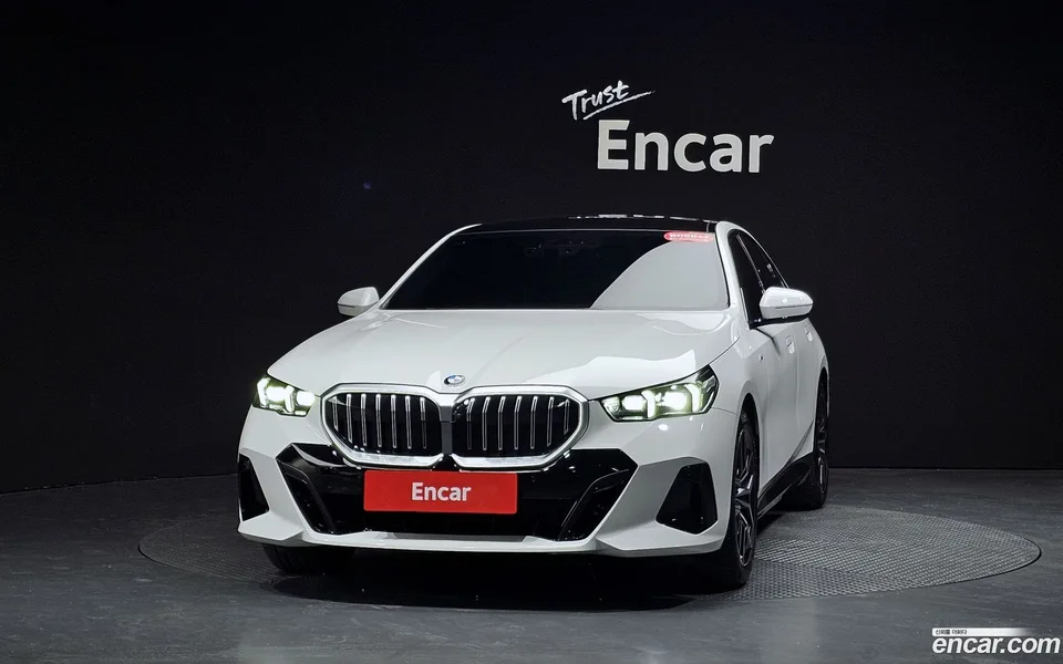 BMW 5 Series 520i M 2025 — thumbnail 3