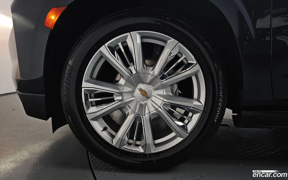Chevrolet Tahoe 6.2 4WD 2023 — миниатюра 2
