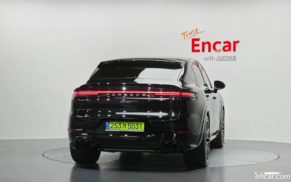 Porsche Cayenne 4.0 E- 2025 — миниатюра 4