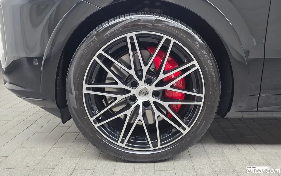 Porsche Cayenne 4.0 E- 2025 — миниатюра 5