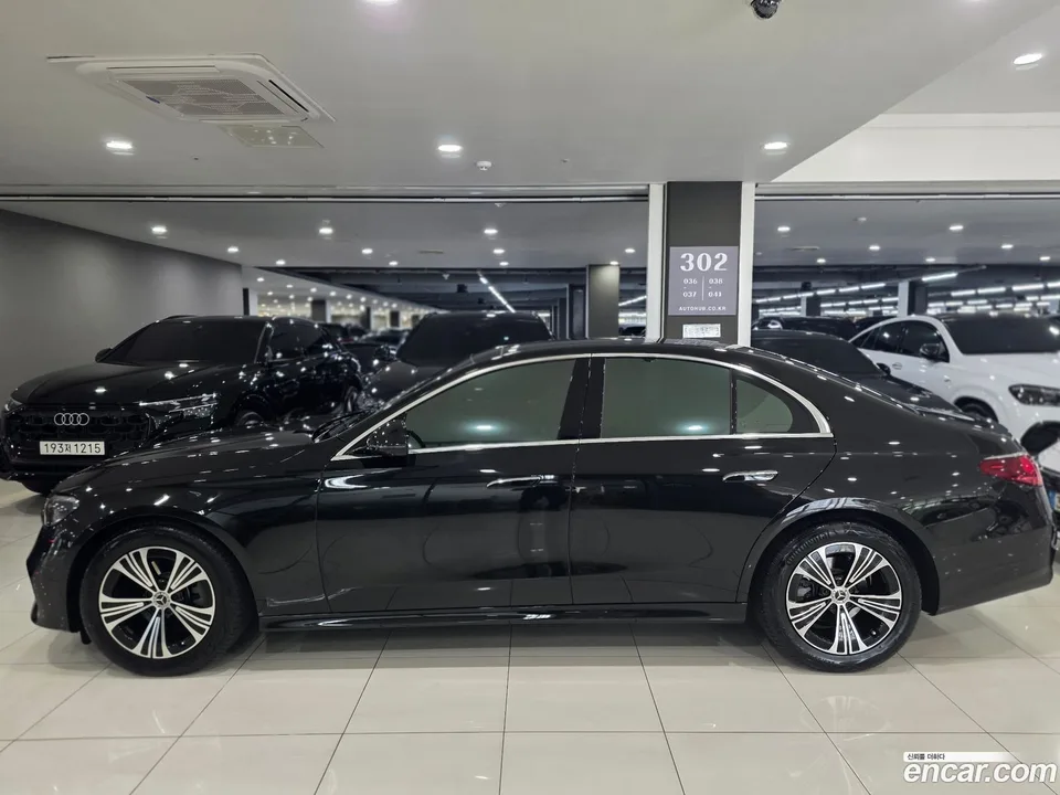 Mercedes-Benz E-Class E200 2025 — thumbnail 3