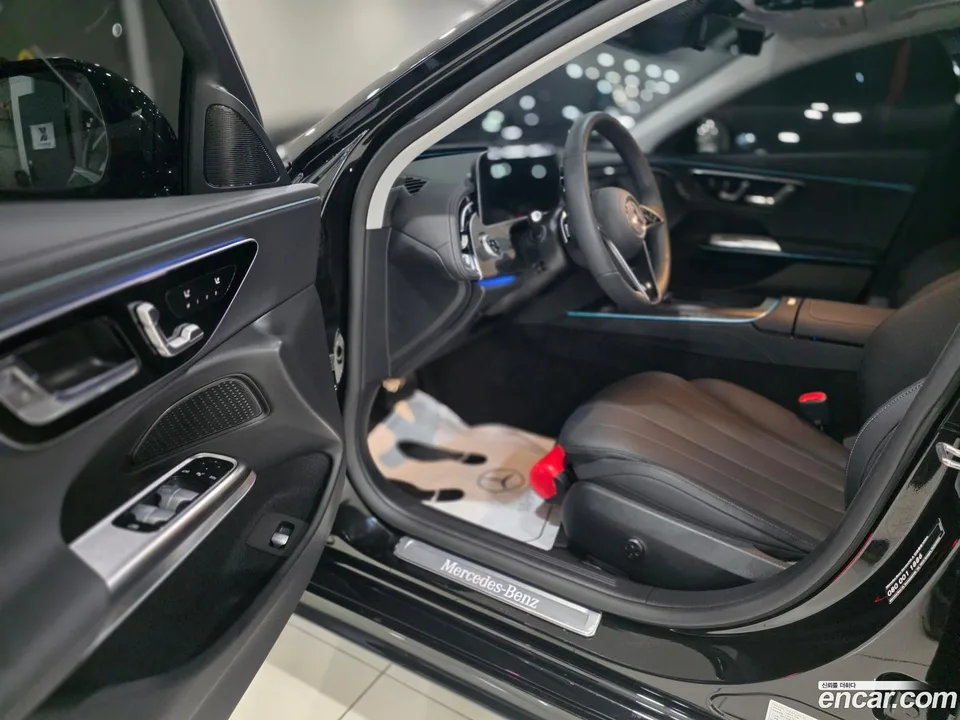 Mercedes-Benz E-Class E200 2025 — thumbnail 5