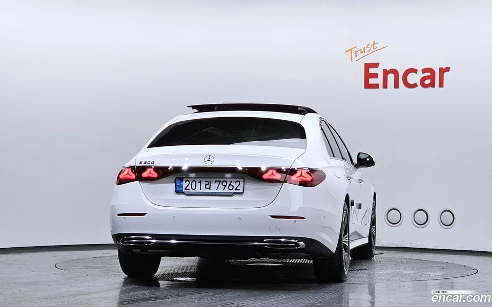 Mercedes-Benz E-Class E200 2024 — миниатюра 4