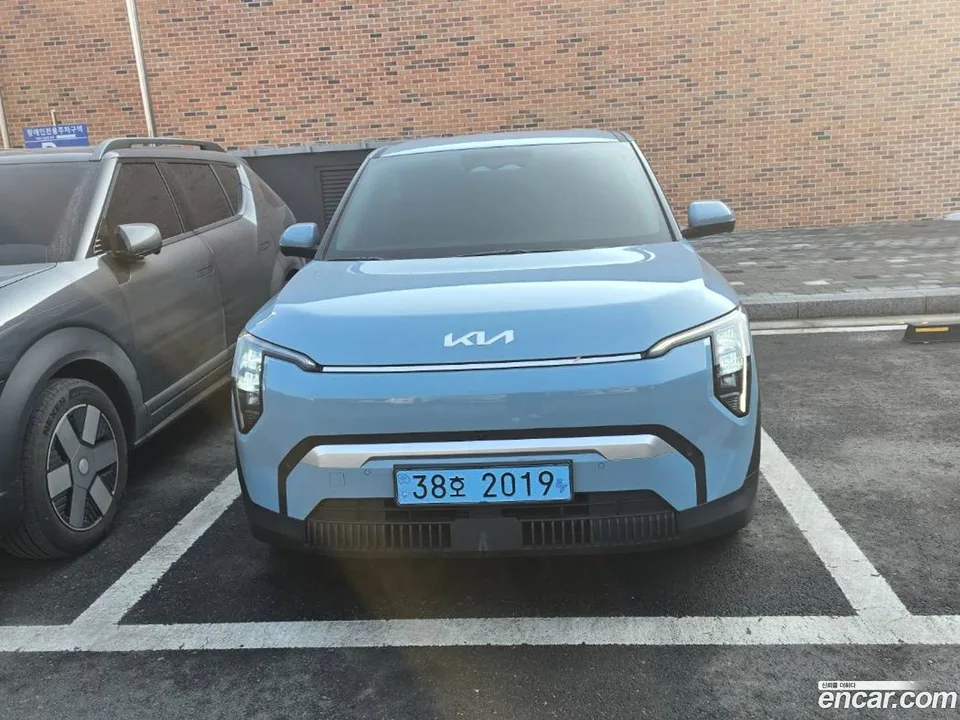 Kia EV3 2WD 2025 — photo 1, buy with delivery to Moscow
