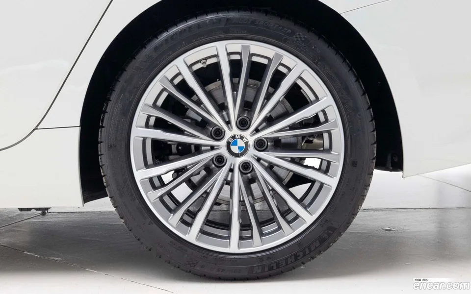BMW 3 Series 320i 2022 — thumbnail 5