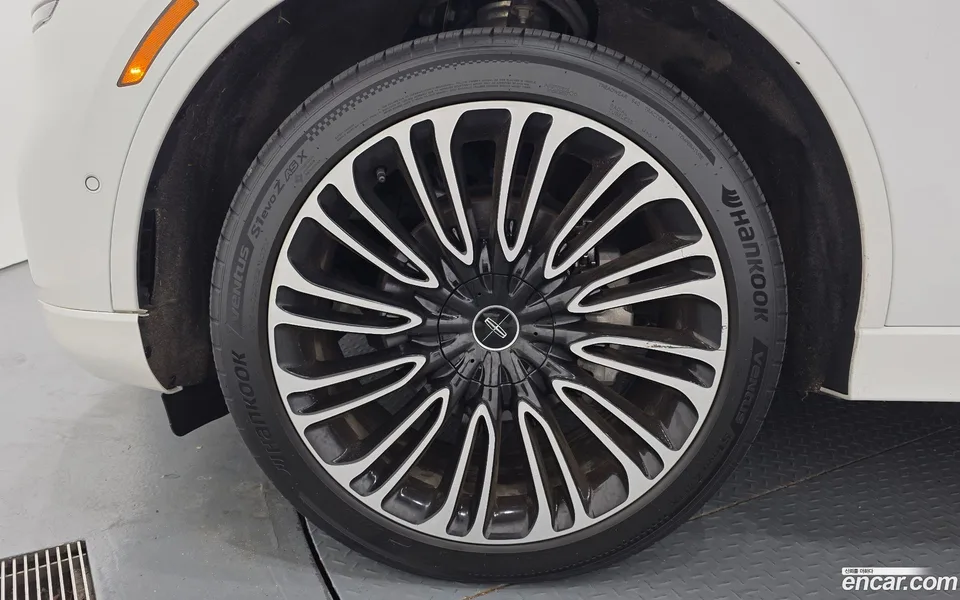Lincoln Aviator 3.0 AWD 2023 — миниатюра 5