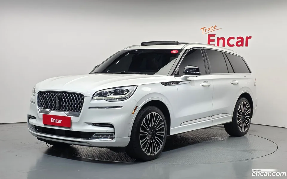 Lincoln Aviator 3.0 AWD 2023 — фото 1, купить с доставкой в Москву