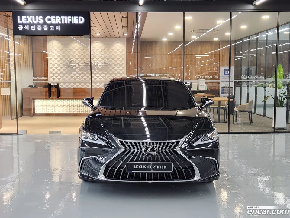 Lexus ES 300h 2024 — thumbnail 3
