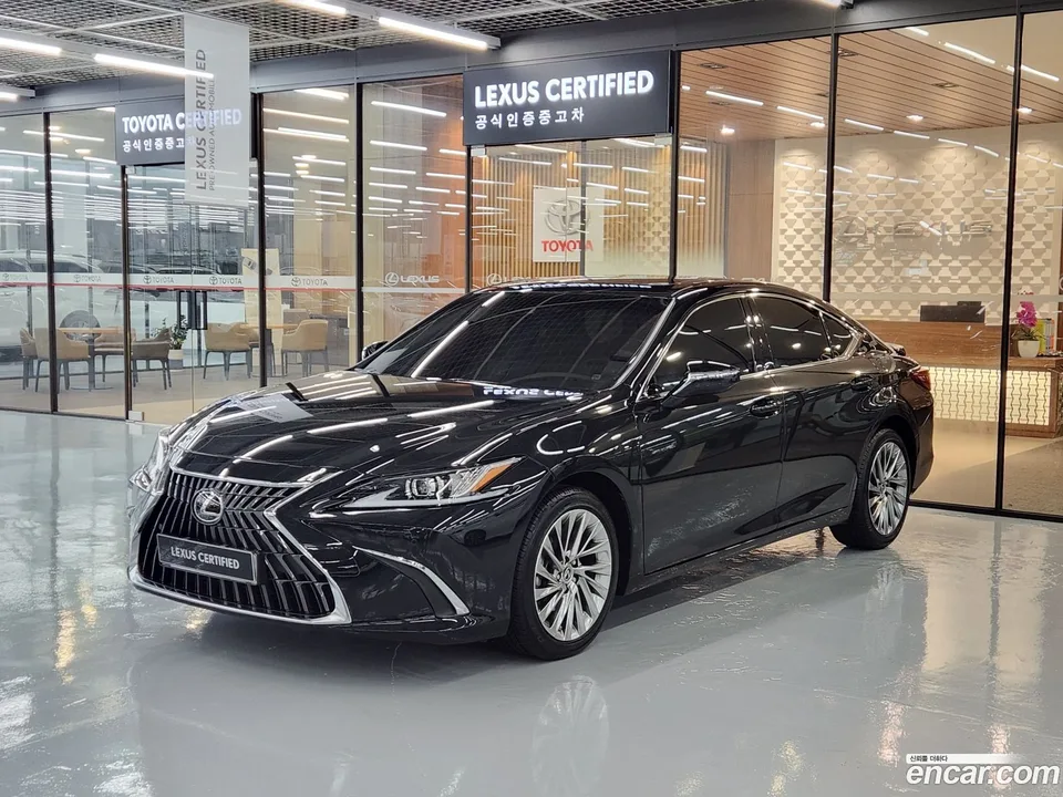 Lexus ES 300h 2024 — photo 1, buy with delivery to Moscow