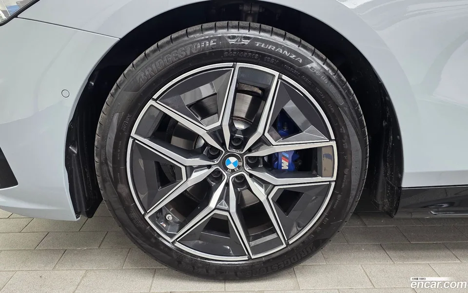 BMW 5 Series 520i M 2024 — thumbnail 2
