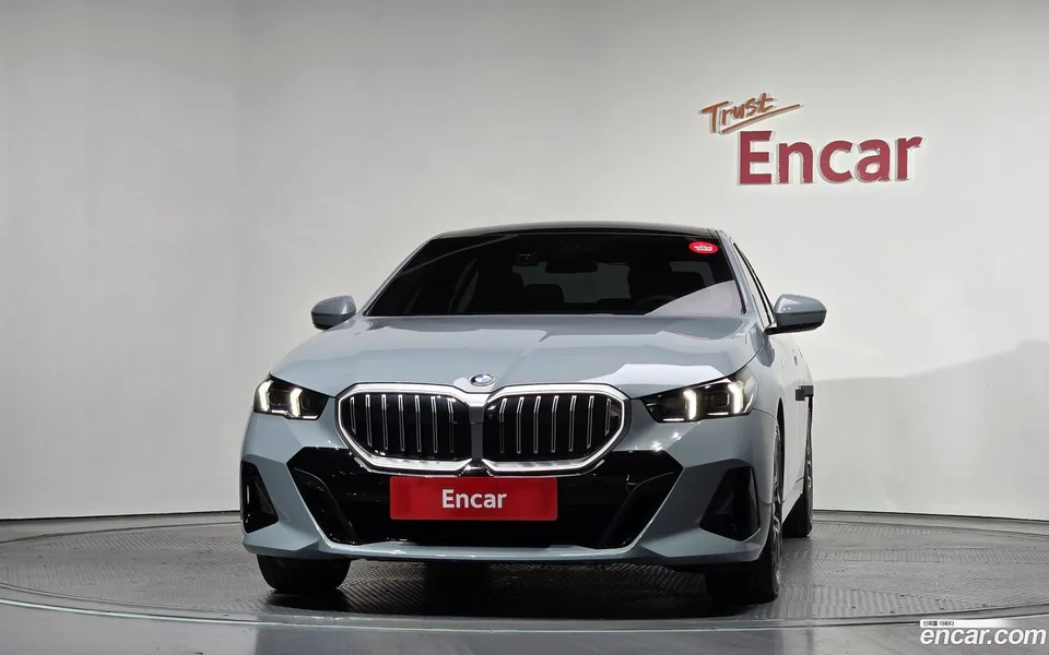 BMW 5 Series 520i M 2024 — thumbnail 3