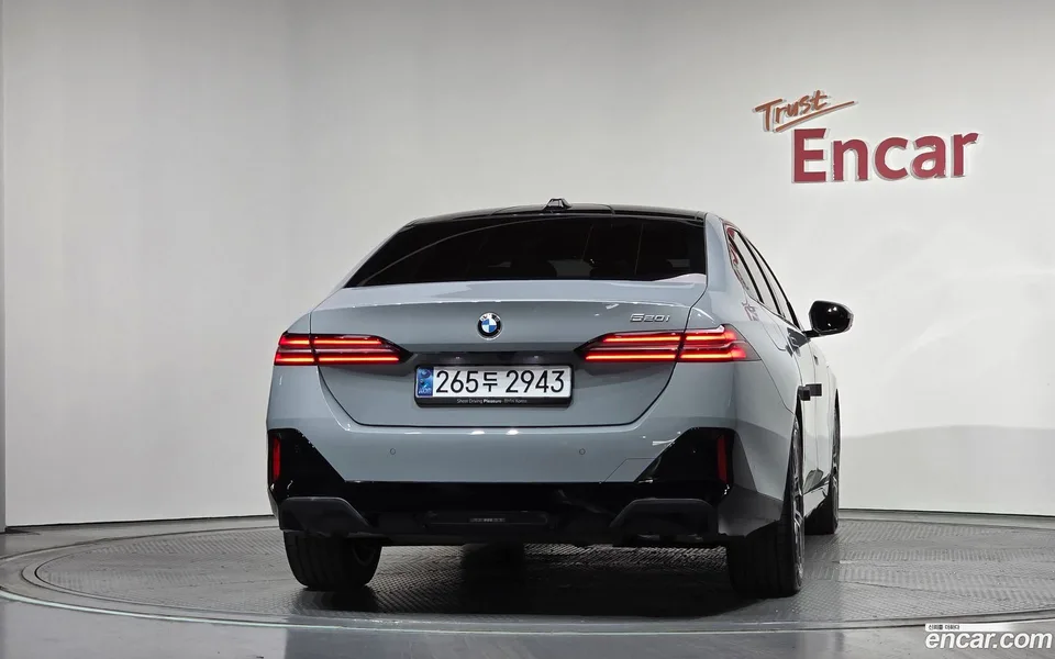 BMW 5 Series 520i M 2024 — thumbnail 4