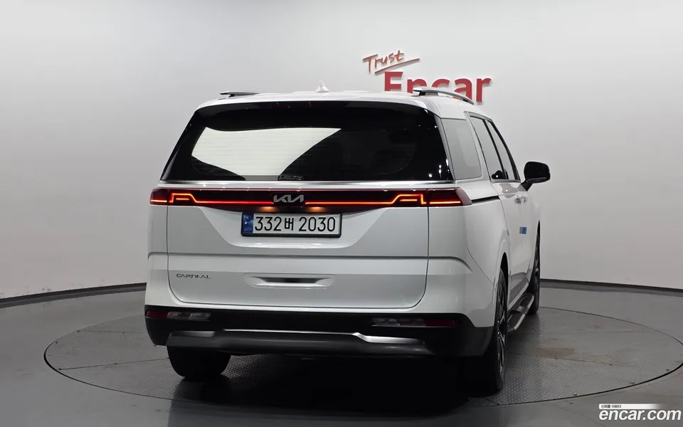 Kia Carnival 9 2023 — thumbnail 4