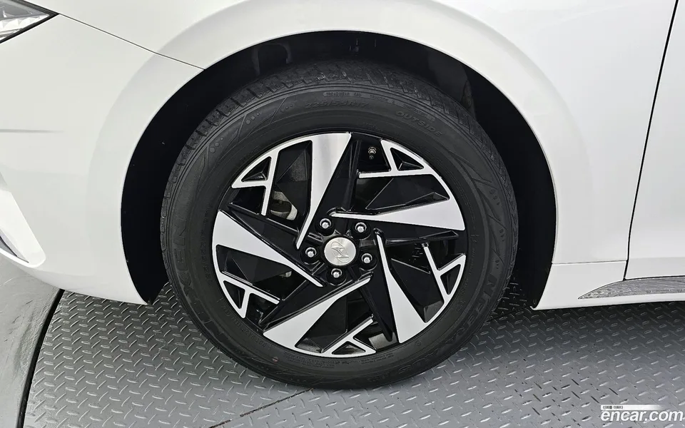Hyundai Grandeur IG Hybrid 2022 — thumbnail 2