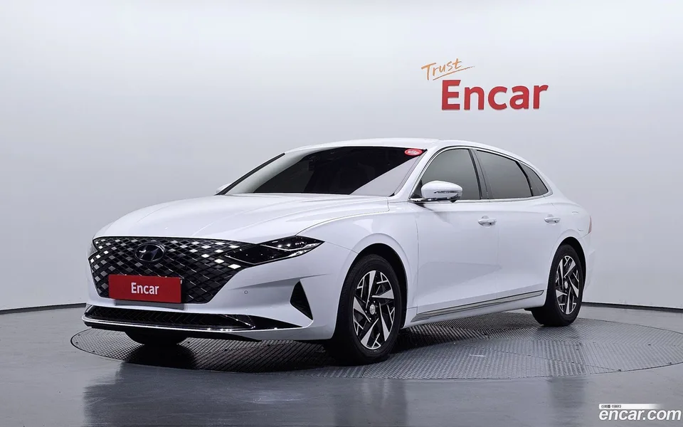 Hyundai Grandeur IG Hybrid 2022 — photo 1, buy with delivery to Moscow