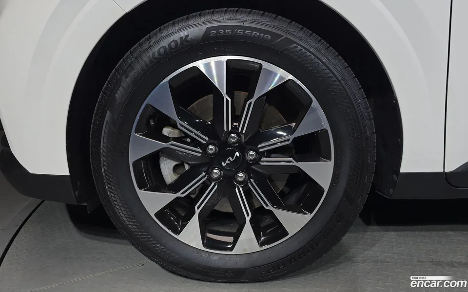 Kia Carnival 9 2023 — thumbnail 2